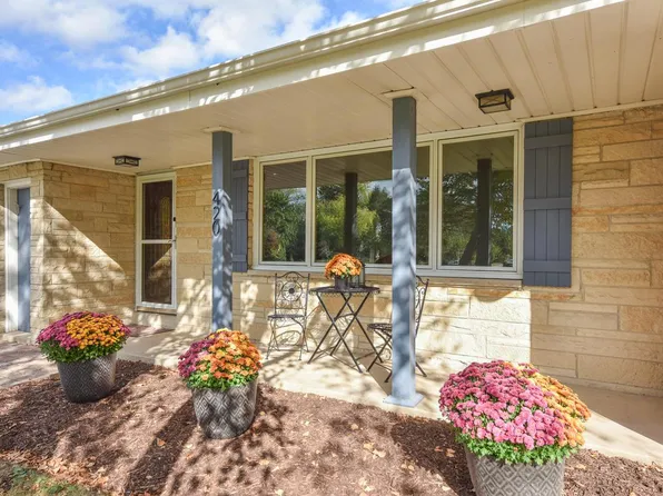 420 West Mequon ROAD, Mequon, WI 53092