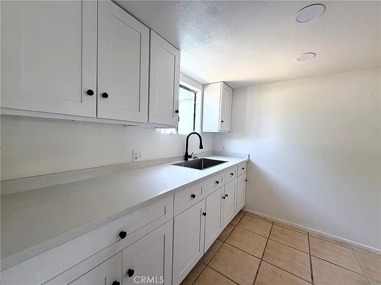122 N Mayflower Ave #A — Photo 4