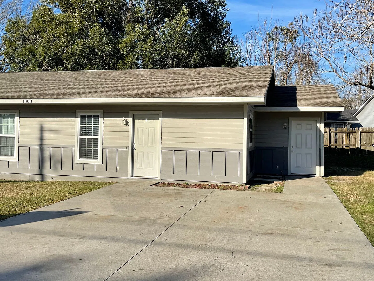 One Bedroom Duplex in Remerton! — Photo 1