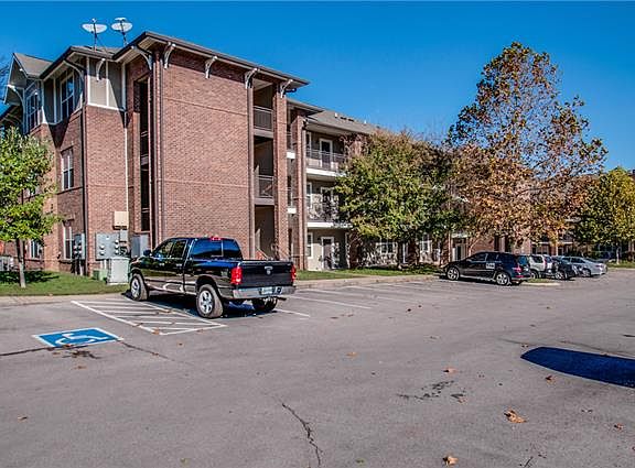 3rd image of 7028 Poplar Creek Trce