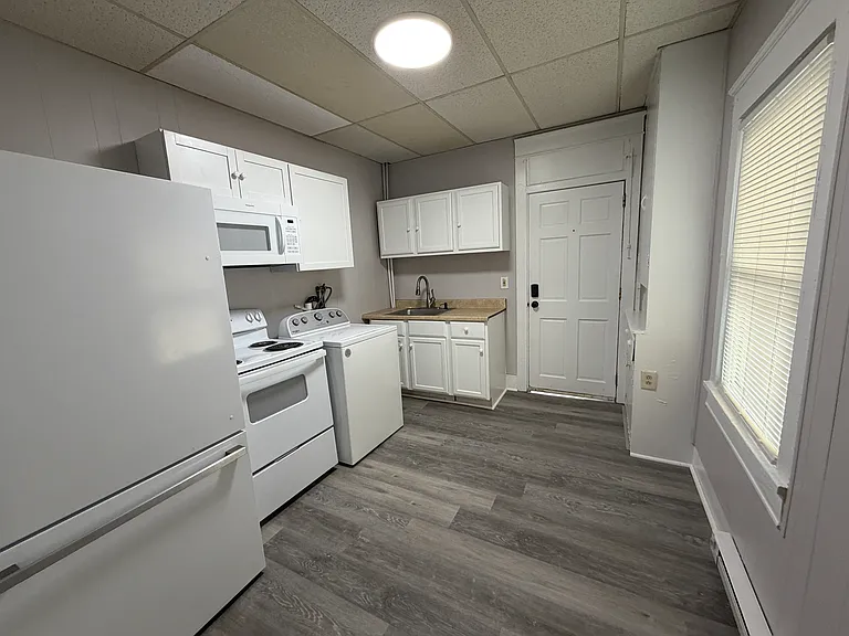 7 S Burhans Blvd — Photo 2