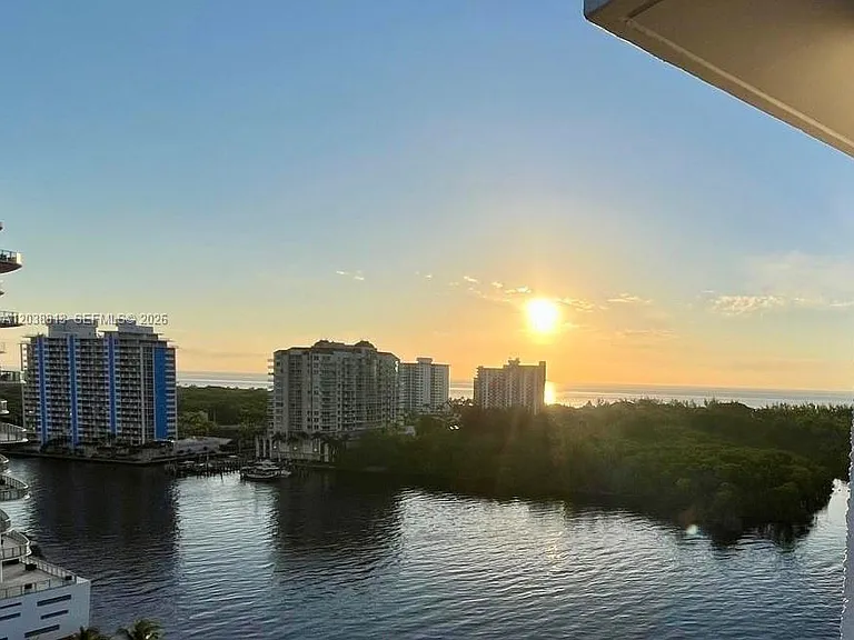 888 Intracoastal Dr #15E — Photo 3
