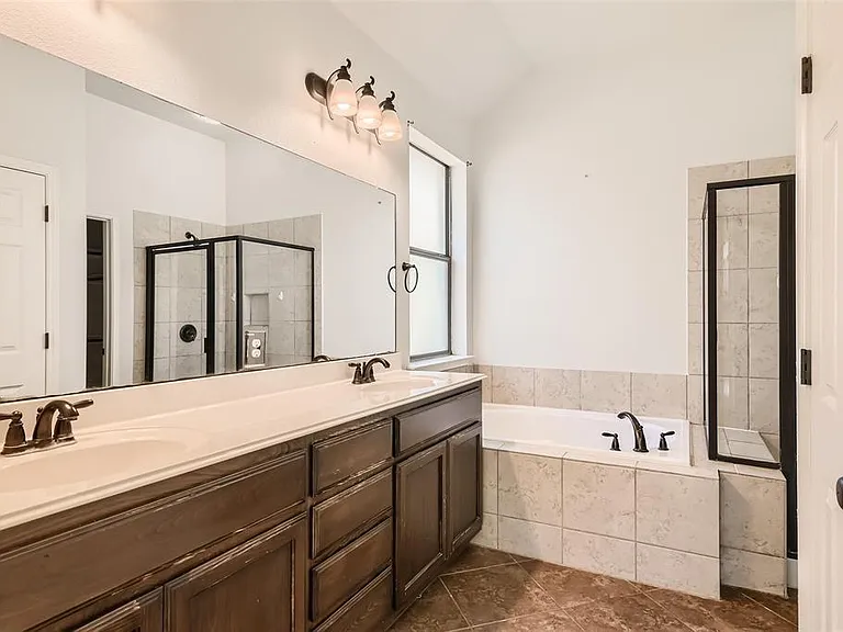 290 Maeves Way — Photo 8