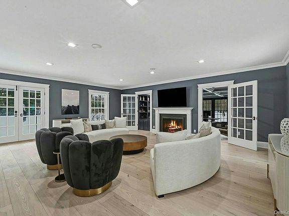 3rd image of 192 Burtis Lane