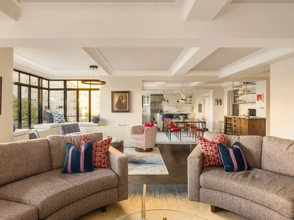 130 West 12th Street image 2 of 29