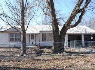 701 N Spring St, Caney, KS 67333