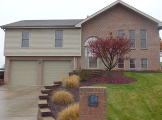 151 Rustic Ridge Dr, Pittsburgh, PA 15239