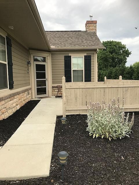 1st image of 762 Lambton Cir E