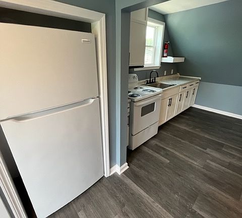 5th image of 225 E Main St