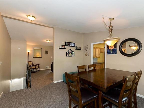 3rd image of 8924 Hemlock Dr