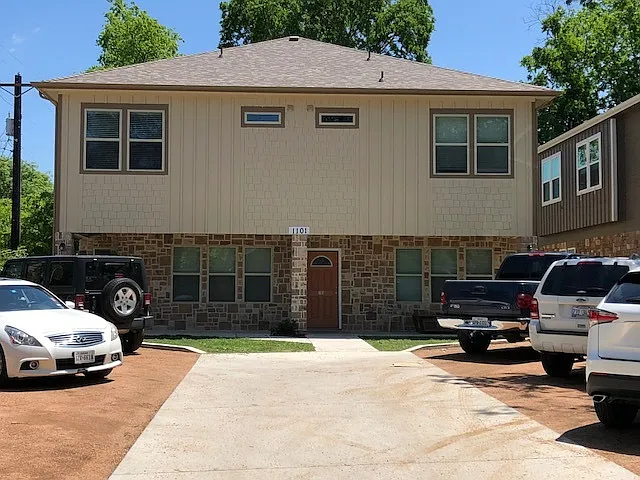 4 Bedroom, 2.5 Bath Townhouse Walking distances to UNT — Photo 2