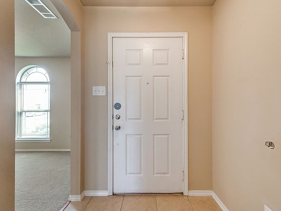 4th image of 2900 Carolina Dr