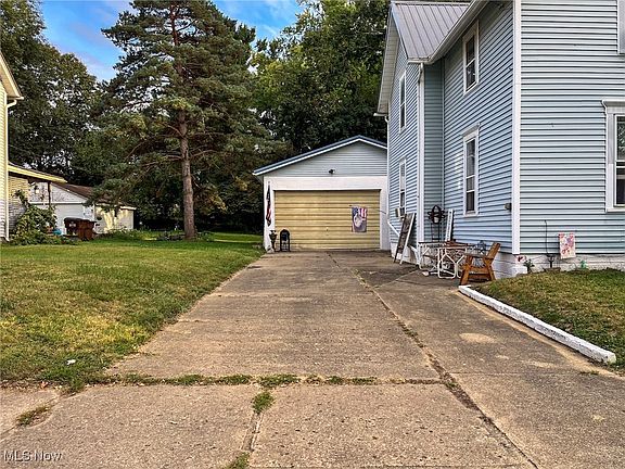 5th image of 618 E Main St