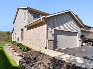 332 Scenic Ct UNIT 1, Slinger, WI 53086