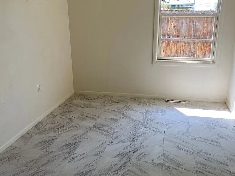105 E Downey Ave — Photo 5