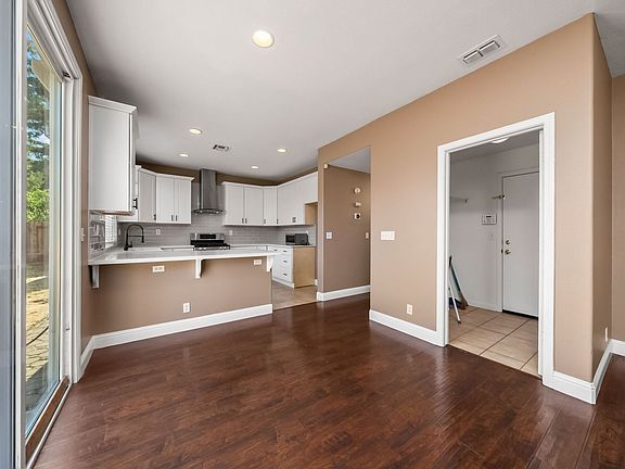 3rd image of 15 Mistyvale Ct