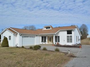 147 Shelly Dr, Sharps Chapel, TN 37866