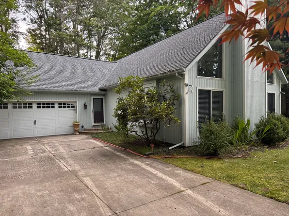 6935 2nd St, Douglas, MI 49406