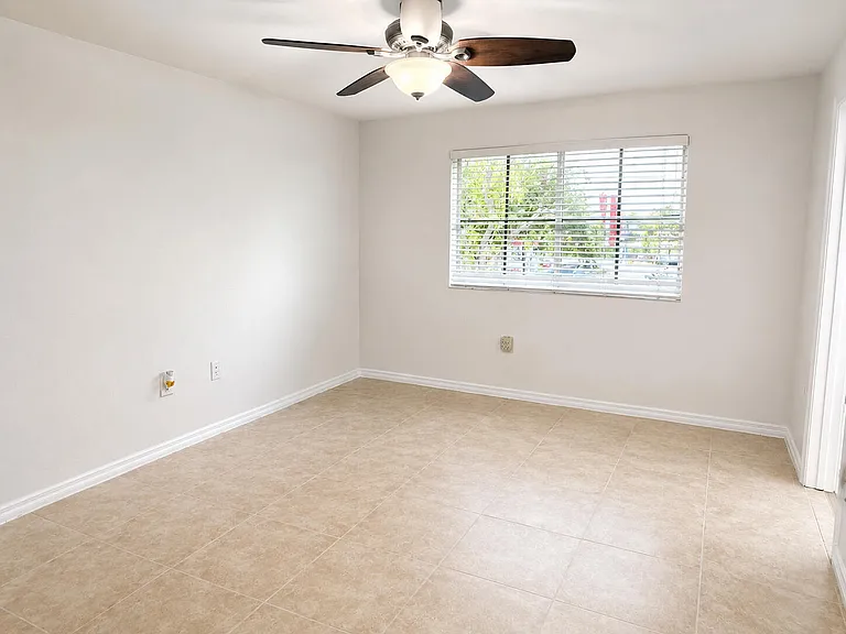 6007 SW 19th St — Photo 5