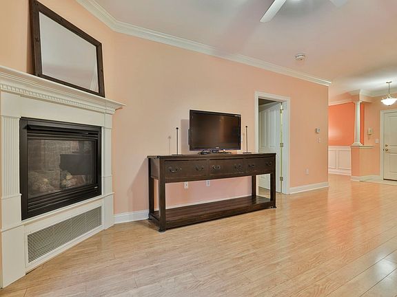 4th image of 160 Daniel Webster Highway #125