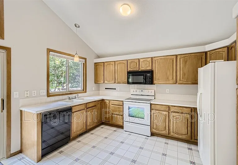 2231 Stuart St — Photo 8