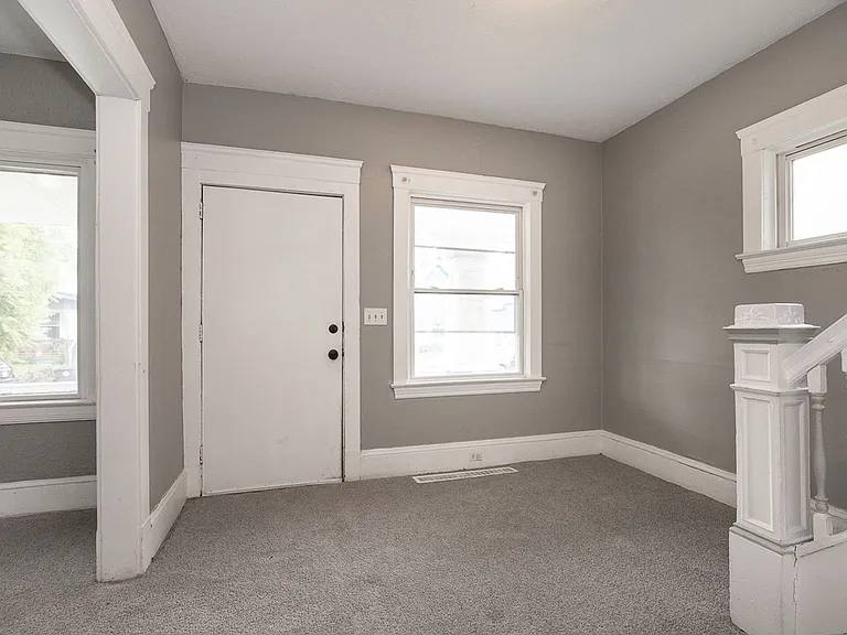 7411 Brinsmade Ave — Photo 2