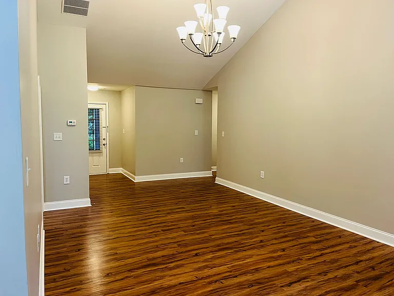 5750 Crest Hill Dr — Photo 8