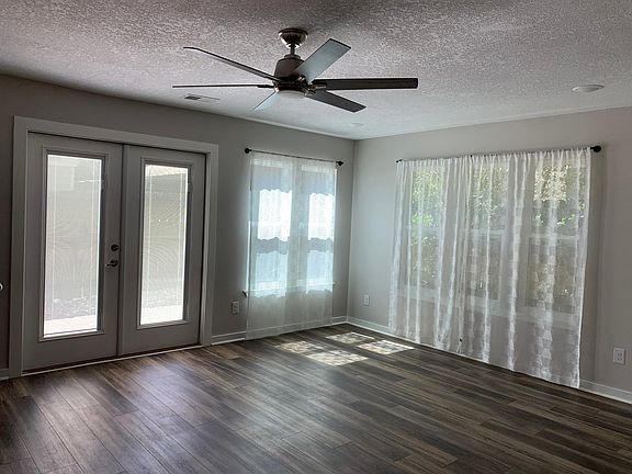 4th image of 3509 Parkwood Ave