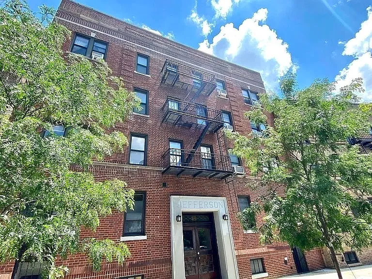 3111 Crescent St #D7 — Photo 15