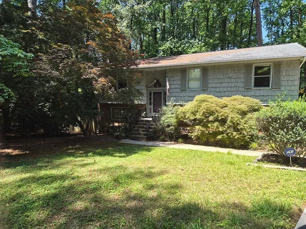 136 Clinton Ct, Cary, NC 27511
