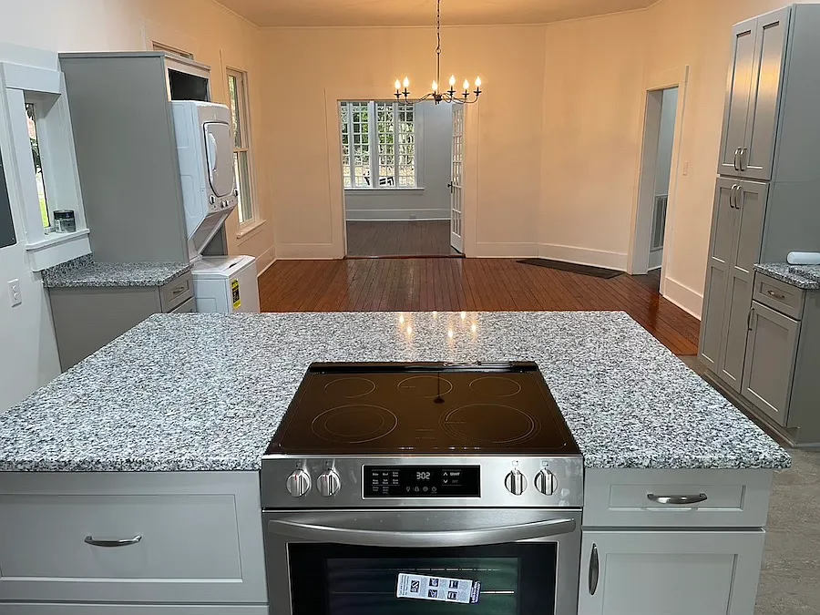3 bed, 2498 sqft, $1,600 — Photo 3
