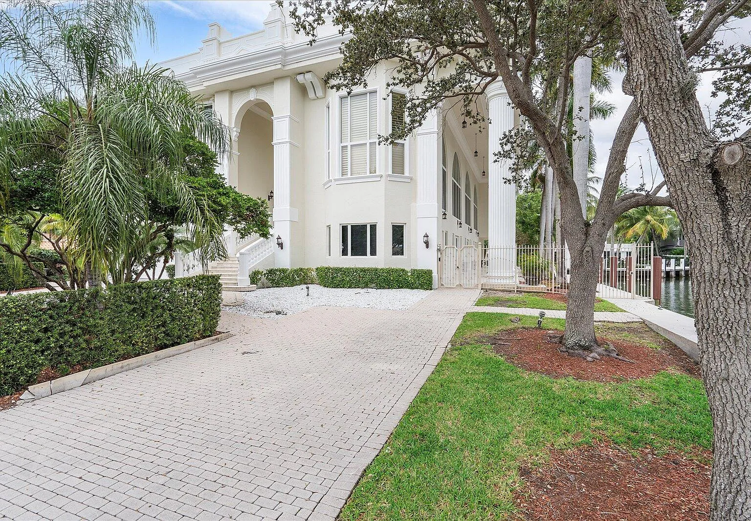 6 bed, 9.0 bath, 16371 sqft, $65,000 — Photo 4