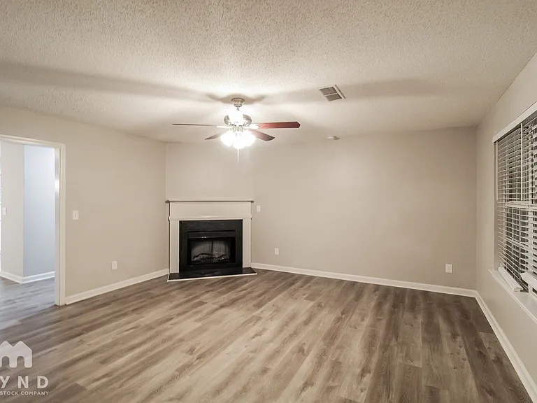 5838 Waggoner Ct — Photo 3