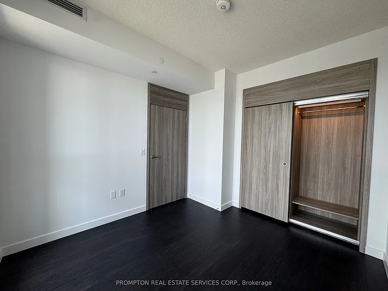 18 Esther Shiner Blvd #2012 — Photo 8