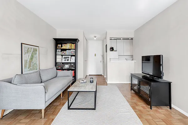 Rented by Douglas Elliman | media 19