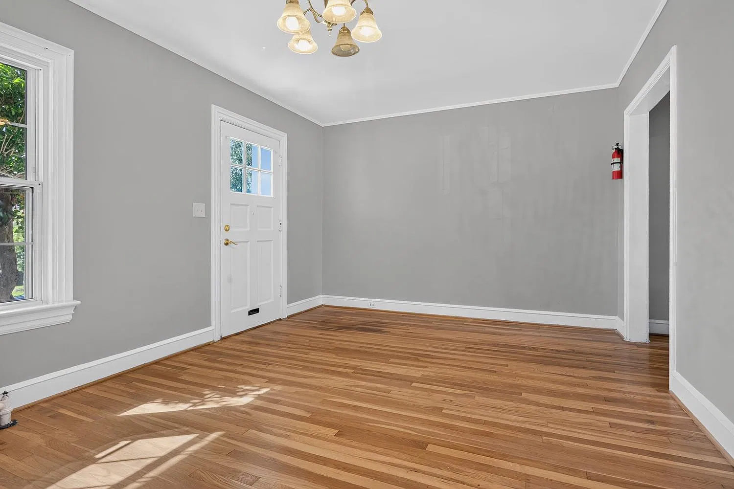 3 bed, 1760 sqft, $4,900 — Photo 2