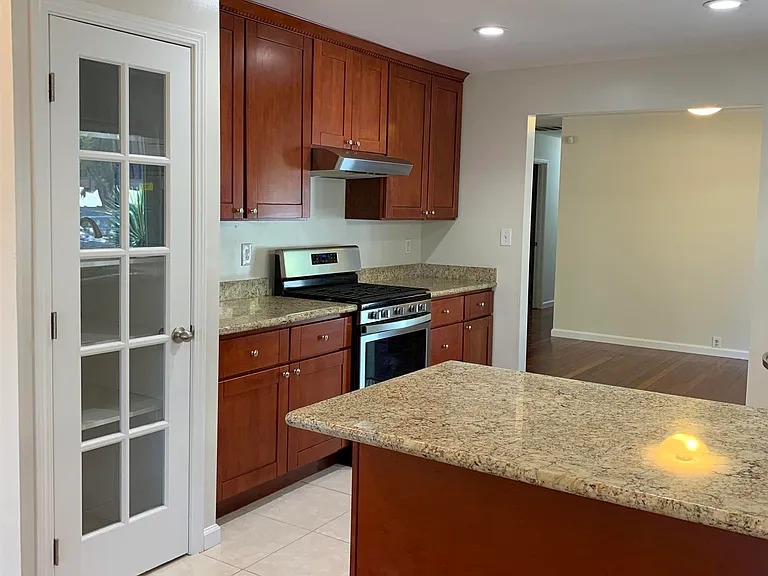 112 Rosemont Ct — Photo 8