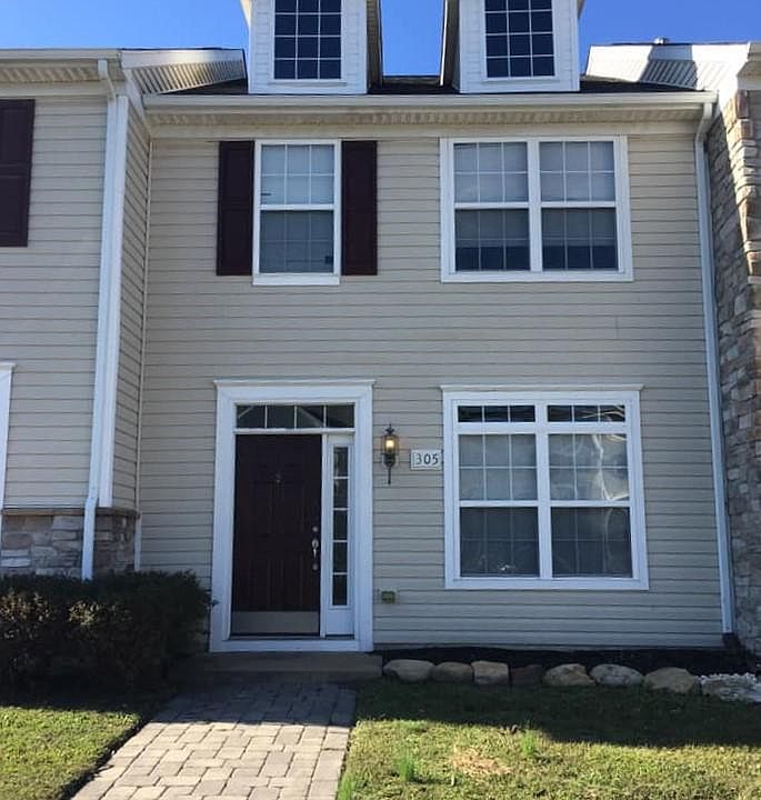 1st image of 305 Old Squaw Ct