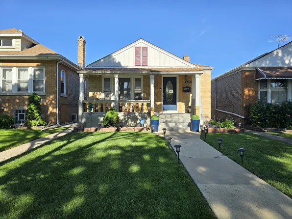 2842 N Tripp Ave, Chicago, IL 60641