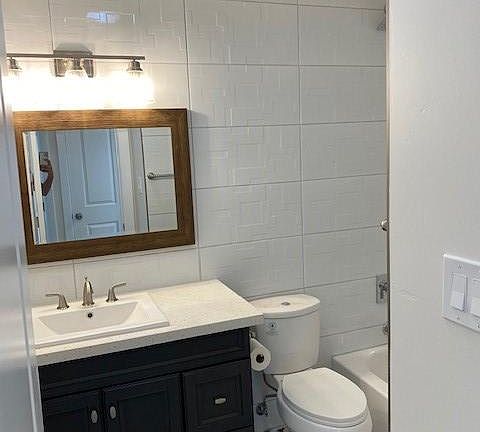 4th image of 3959 Queenston Ct #A