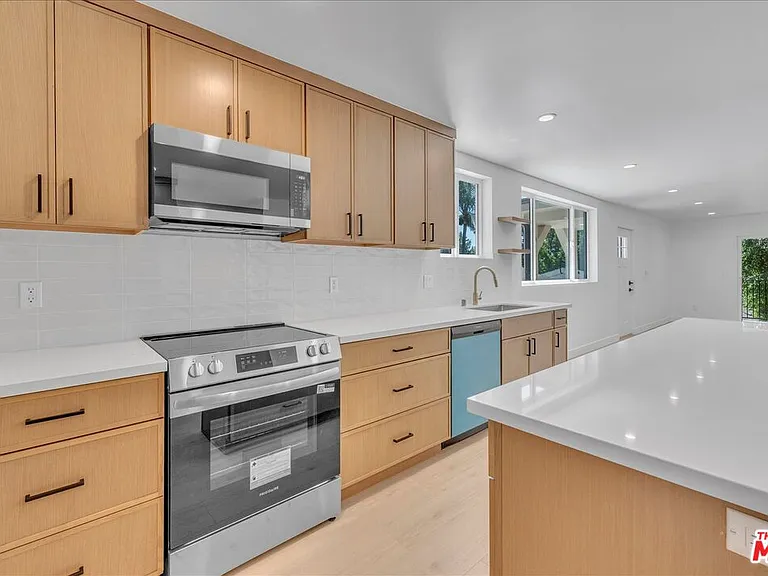 6913 1/2 Encino Ave #UPPER — Photo 21