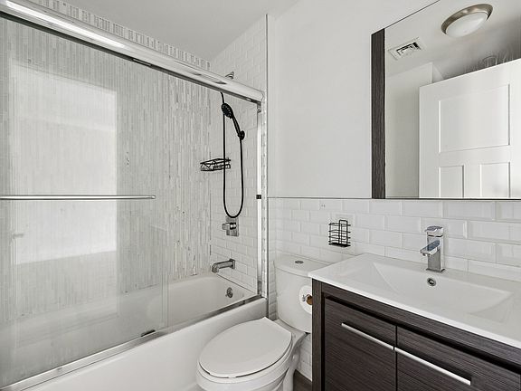 3rd image of 589 5th Ave #3R