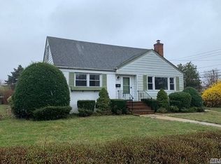 2890 Ardsley Rd, Wantagh, NY 11793