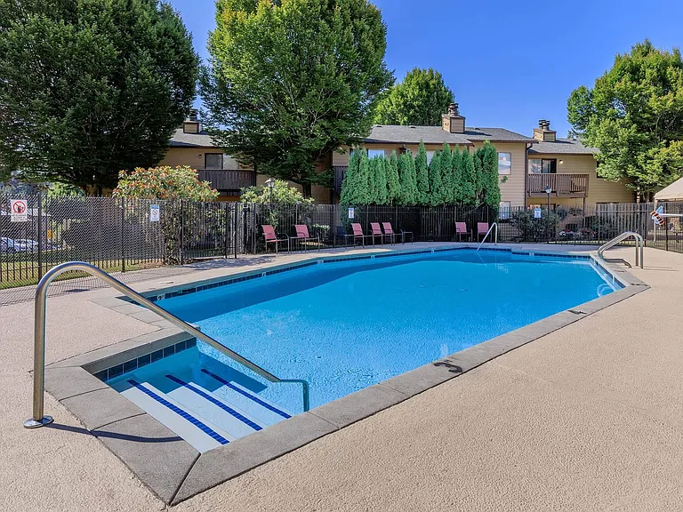 Autumn Ridge Apartments — Photo 9