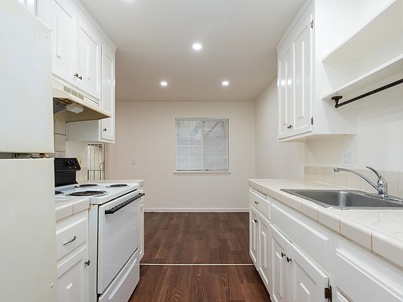 3rd image of 661 Villa St #1