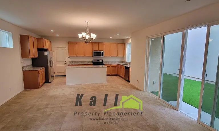 1333 Pershing Rd — Photo 2