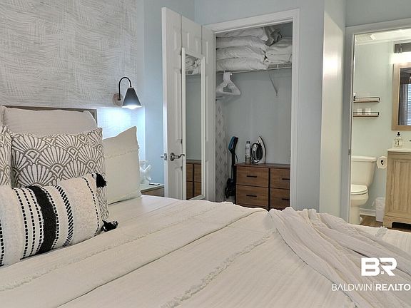 5th image of 561 E Beach Blvd Unit 707