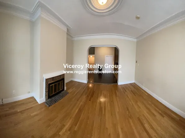 381 Dorchester St #1AV, Boston, MA 02127