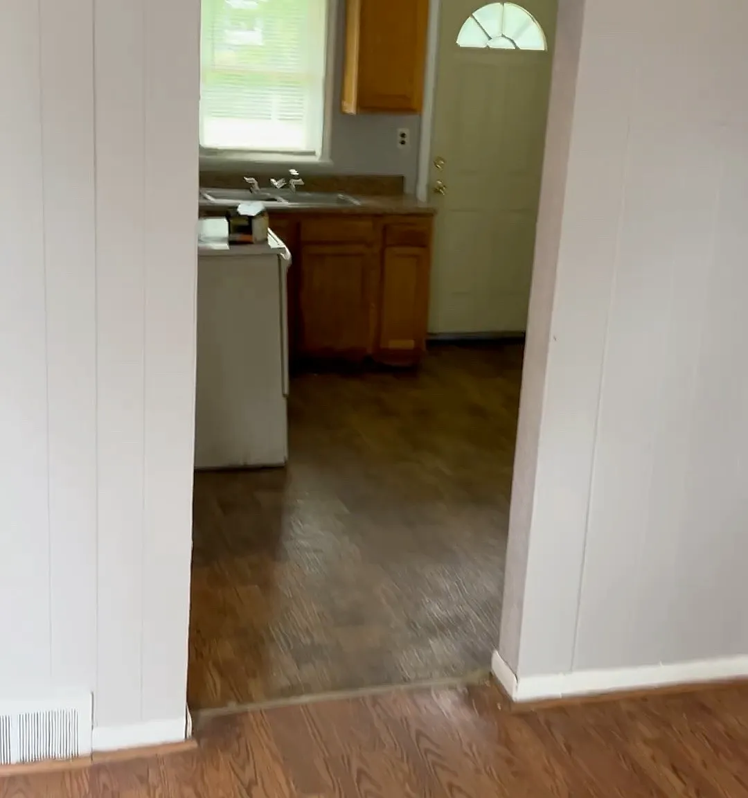 2 bed, 700 sqft, $900 — Photo 1