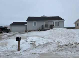 508 10th St NW, Devils Lake, ND 58301